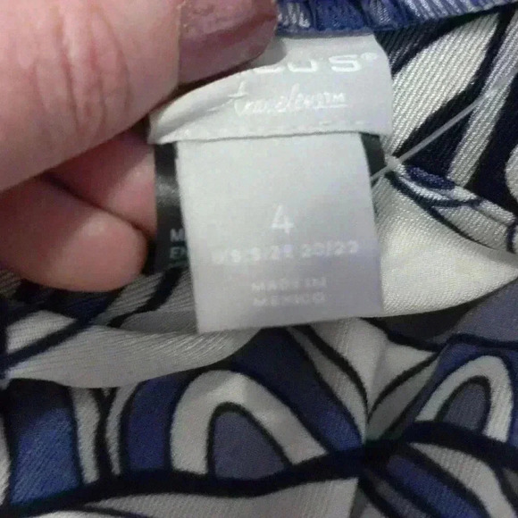 Chico's Travelers Wave Blue Border Print Crop / Size 4 - US Size 20/22 - Picture 8 of 11